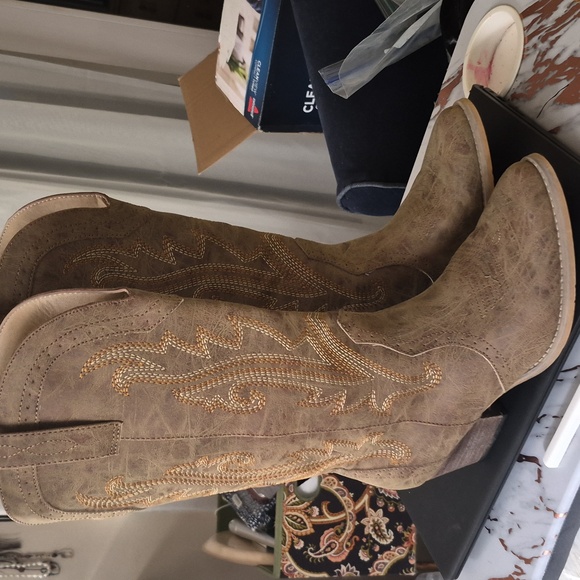 Shoes - Western Cowgirl  Chunky Heel Mid Calf Snip Toe Vintage Tan Cowboy Boots 9.5